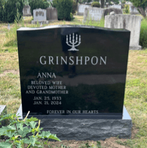 GRINSHPON memorial - Compact memorial with menorah design