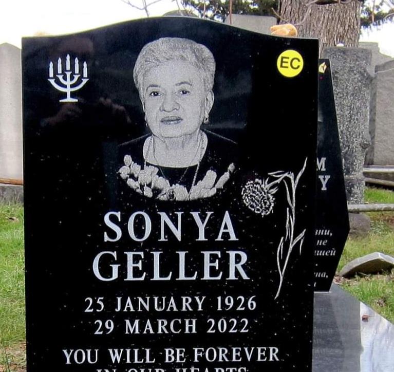 SONYA GELLER memorial - Black granite with portrait and floral engraving